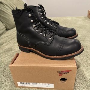 IRON RANGER Like New 
MEN'S 6-INCH BOOT IN BLACK HARNESS LEATHER